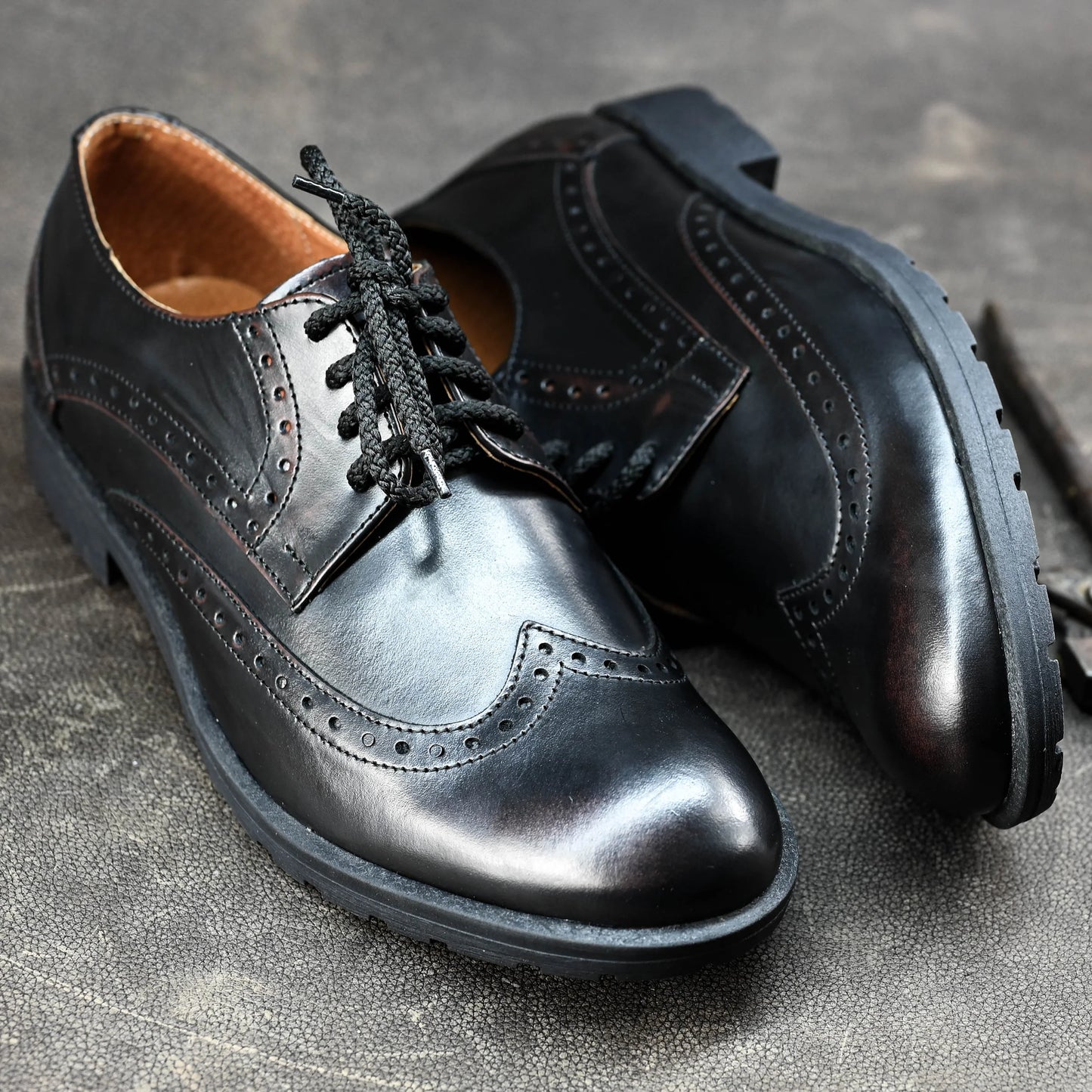 Black Leather Men’s Brogues – Hand-Stitched – Oxford Ridge | KarolShoes